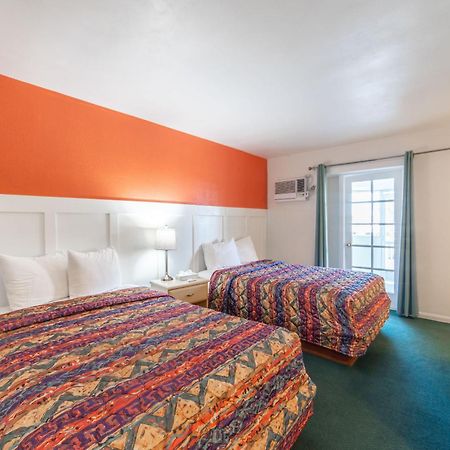 Captain'S Table Hotel By Everglades Adventures ภายนอก รูปภาพ
