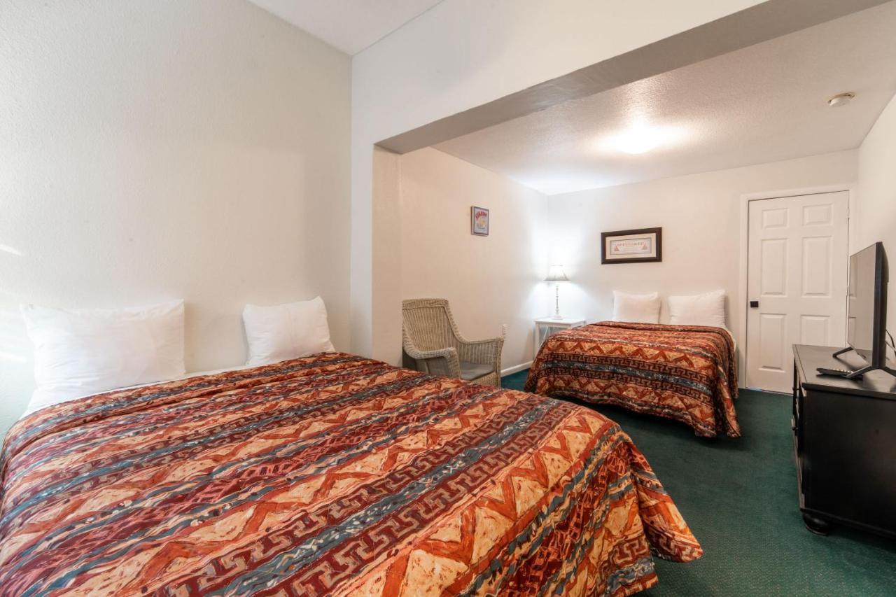 Captain'S Table Hotel By Everglades Adventures ภายนอก รูปภาพ
