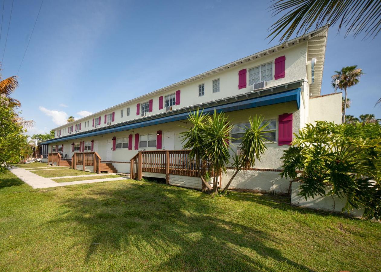 Captain'S Table Hotel By Everglades Adventures ภายนอก รูปภาพ