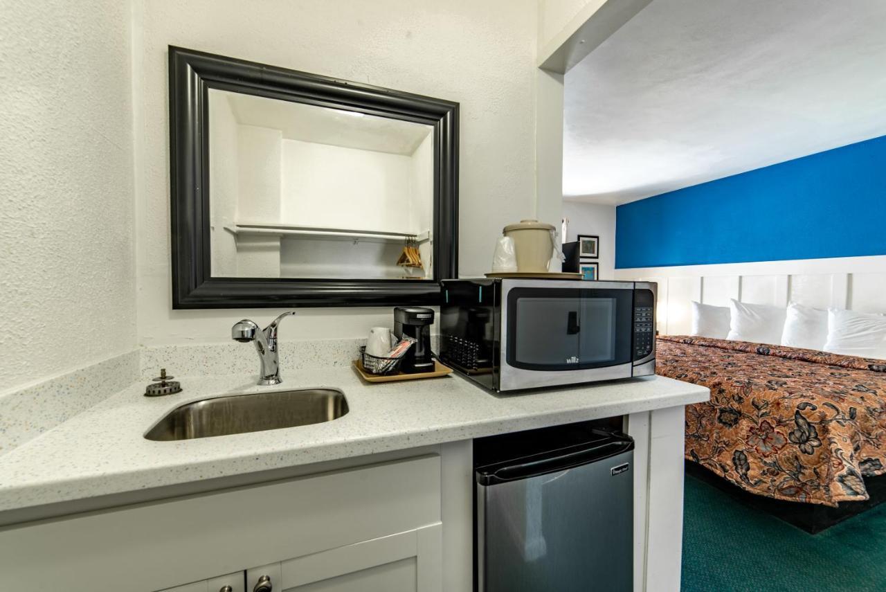 Captain'S Table Hotel By Everglades Adventures ภายนอก รูปภาพ