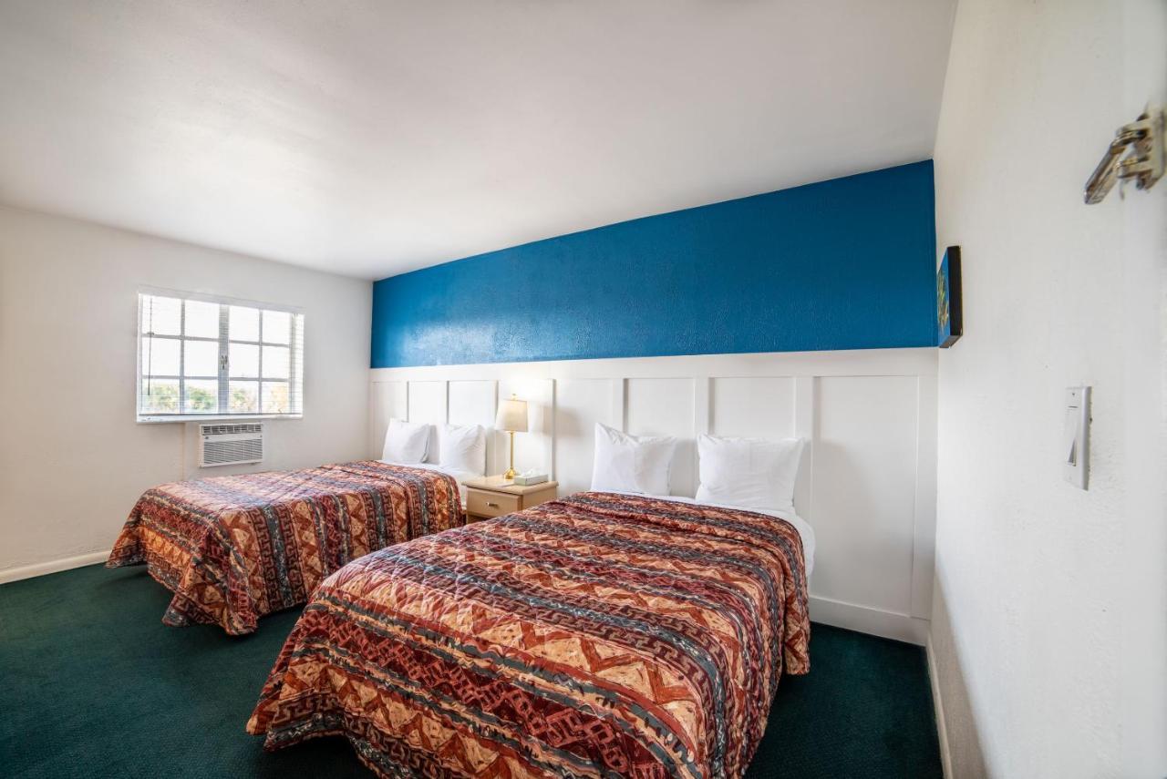 Captain'S Table Hotel By Everglades Adventures ภายนอก รูปภาพ