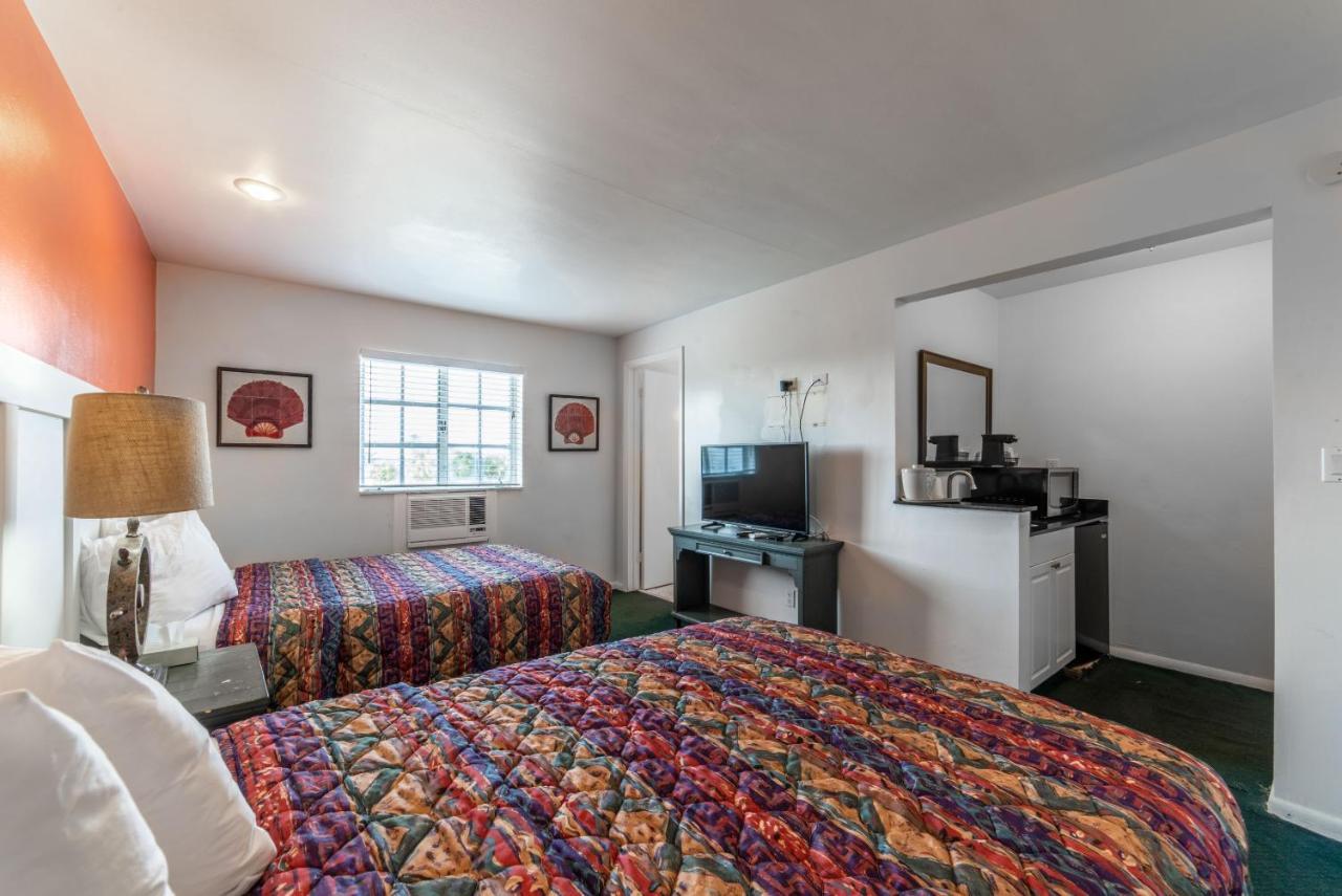 Captain'S Table Hotel By Everglades Adventures ภายนอก รูปภาพ