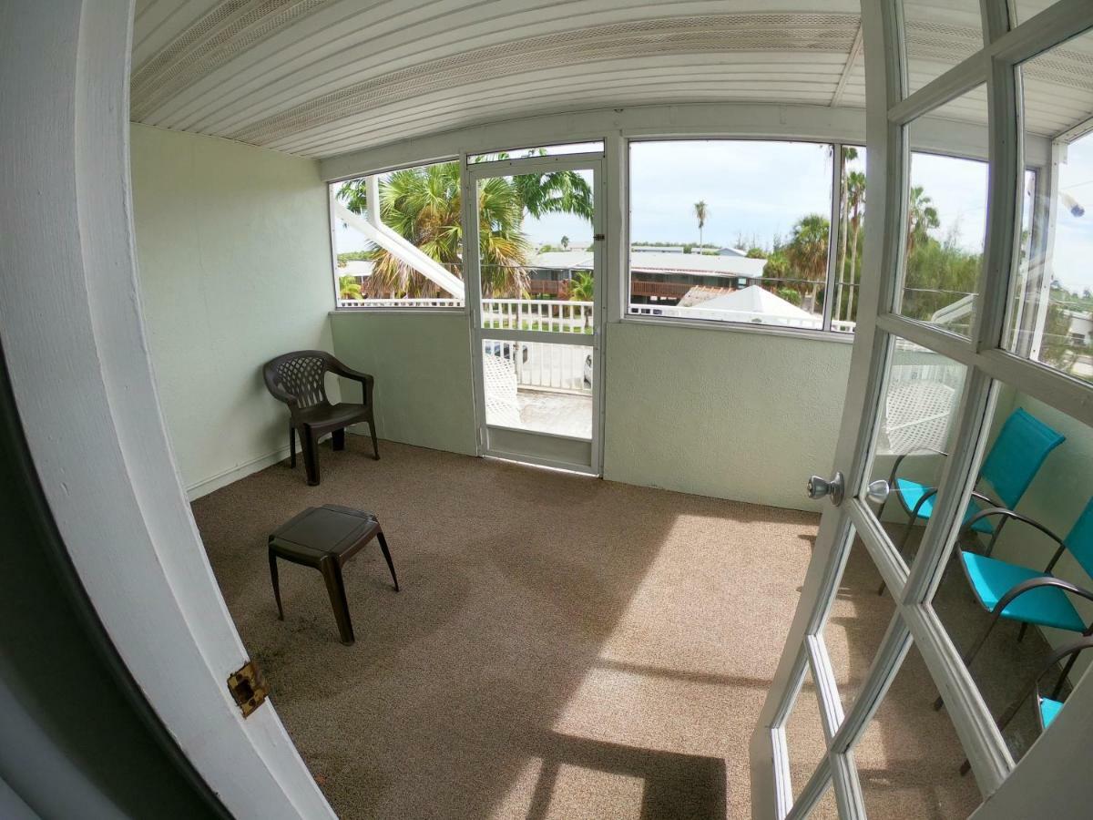 Captain'S Table Hotel By Everglades Adventures ภายนอก รูปภาพ