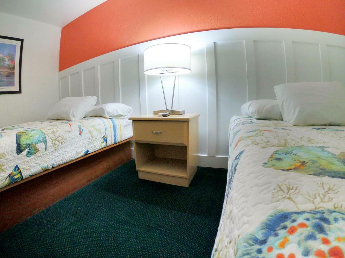 Captain'S Table Hotel By Everglades Adventures ภายนอก รูปภาพ